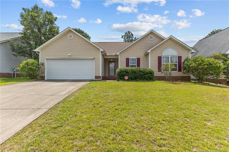 3117 Winesap Rd, Hope Mills, NC 28348