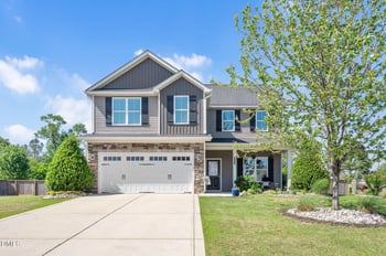 312 Avery Pond Dr, Fuquay Varina, NC 27526