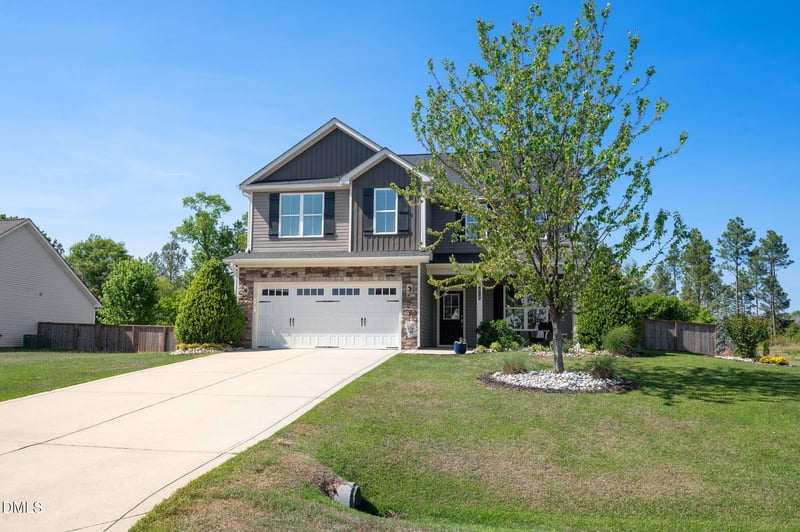 312 Avery Pond Dr, Fuquay Varina, NC 27526