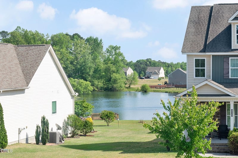 312 Avery Pond Dr, Fuquay Varina, NC 27526