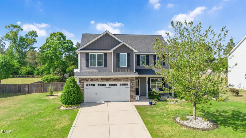 312 Avery Pond Dr, Fuquay Varina, NC 27526