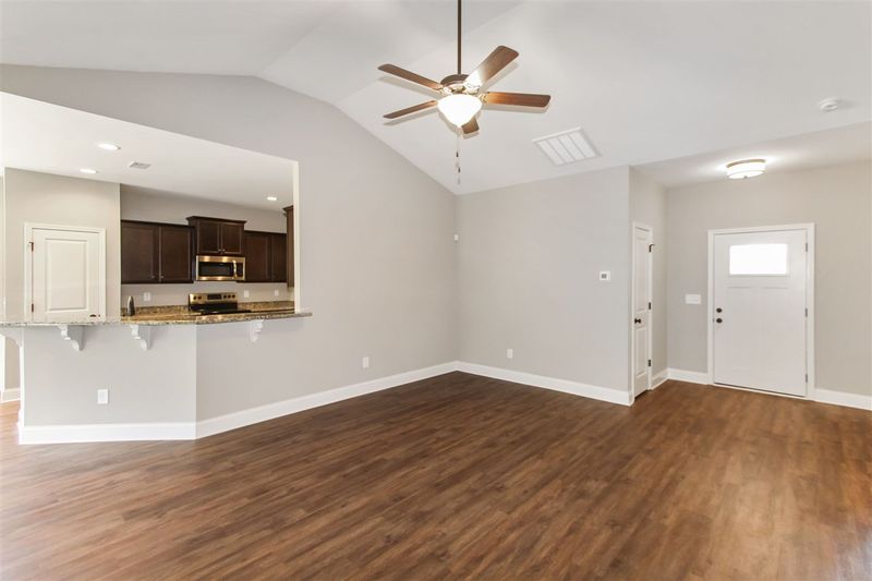 312 Buhrstone Mill St, Zebulon, NC 27597