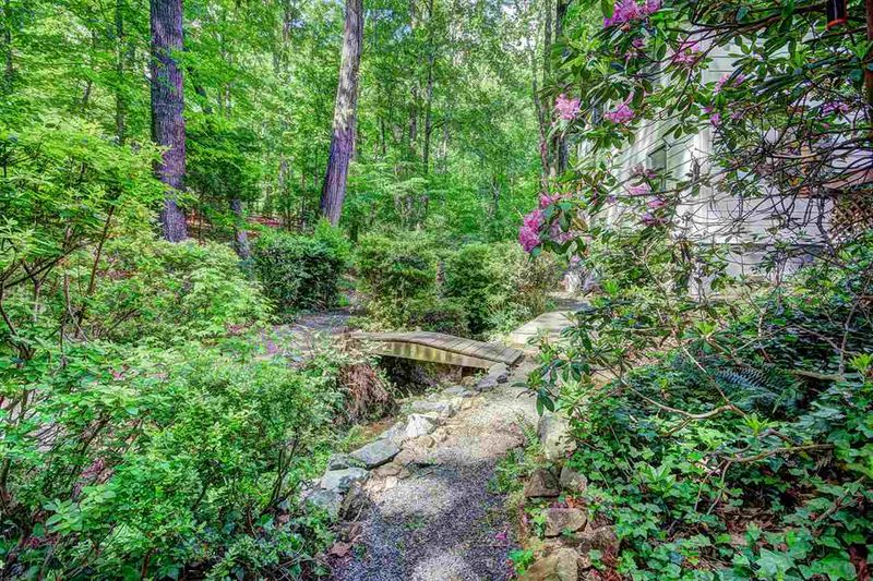 312 Burlage Cir, Chapel Hill, NC 27514