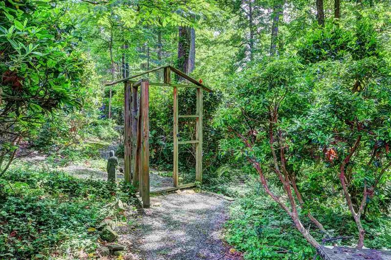 312 Burlage Cir, Chapel Hill, NC 27514