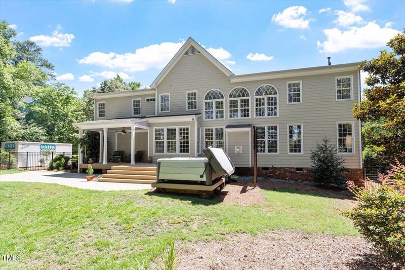 312 Flint Point Ln, Holly Springs, NC 27540