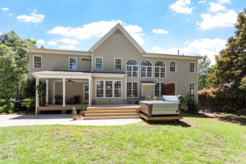 312 Flint Point Ln, Holly Springs, NC 27540