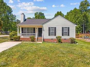 312 Holly Pines Ct, Holly Springs, NC 27540
