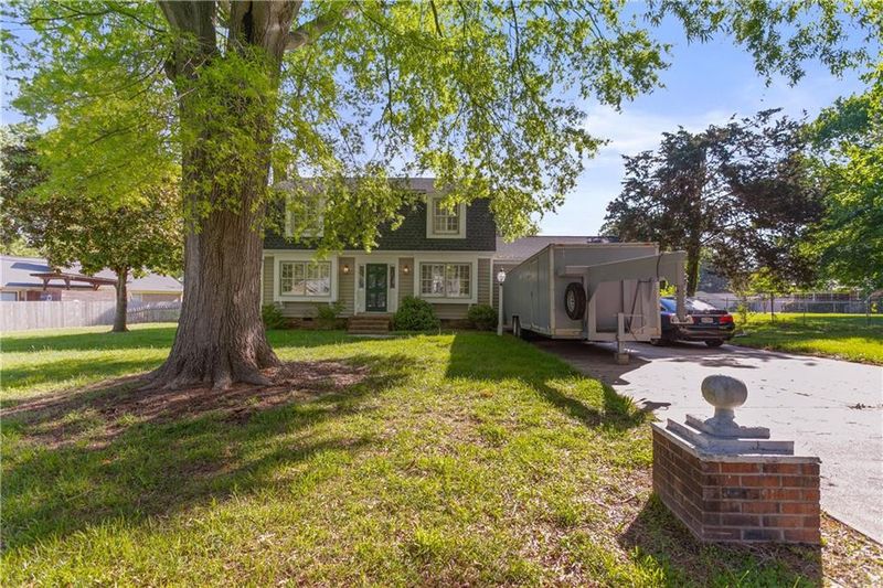 312 Newcastle Dr, Burlington, NC 27215