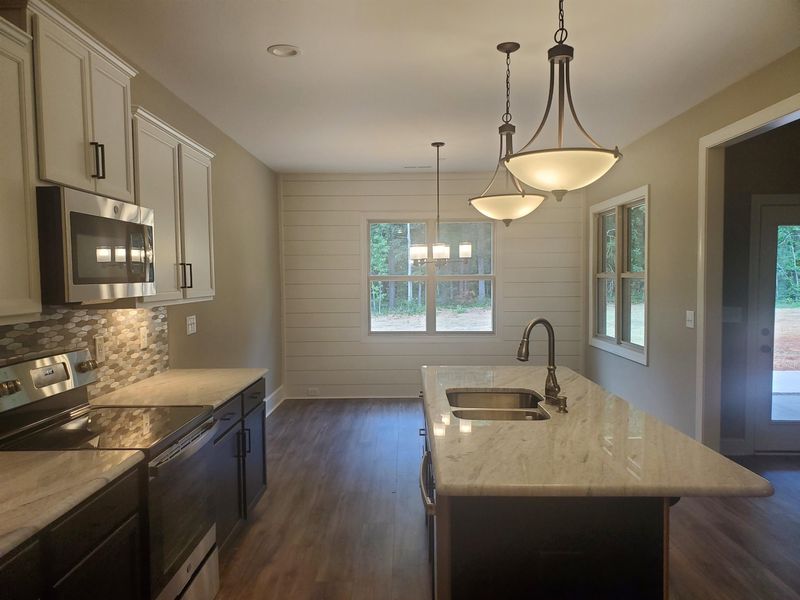 312 Oakhaven Dr, Holly Springs, NC 27540