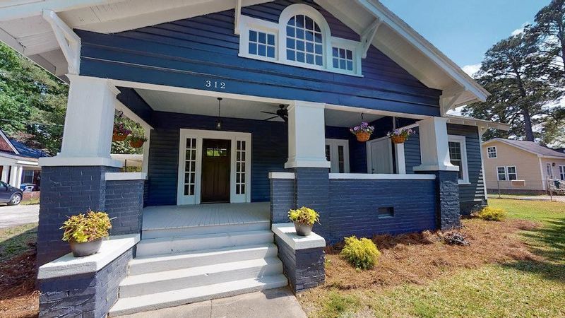 312 N Sumner St, Selma, NC 27576