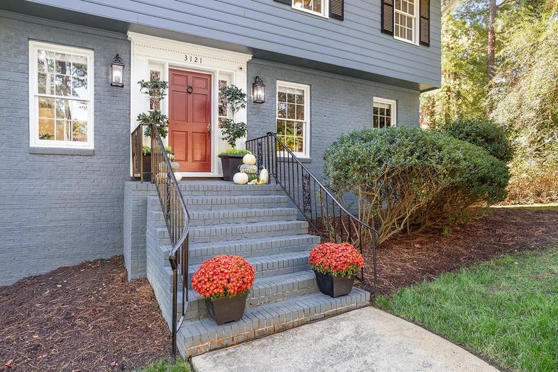 3121 Cartwright Dr, Raleigh, NC 27612