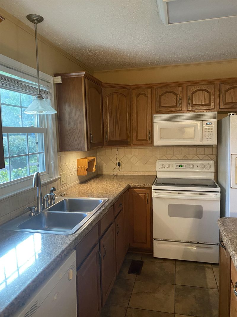 3121 Hickory Hill Dr, Sanford, NC 27330