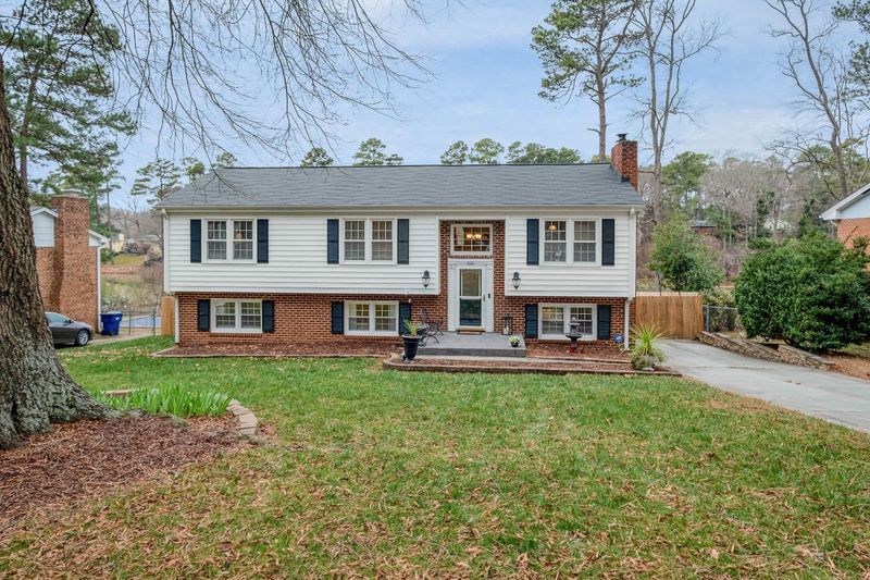 3121 Huntleigh Dr, Raleigh, NC 27604
