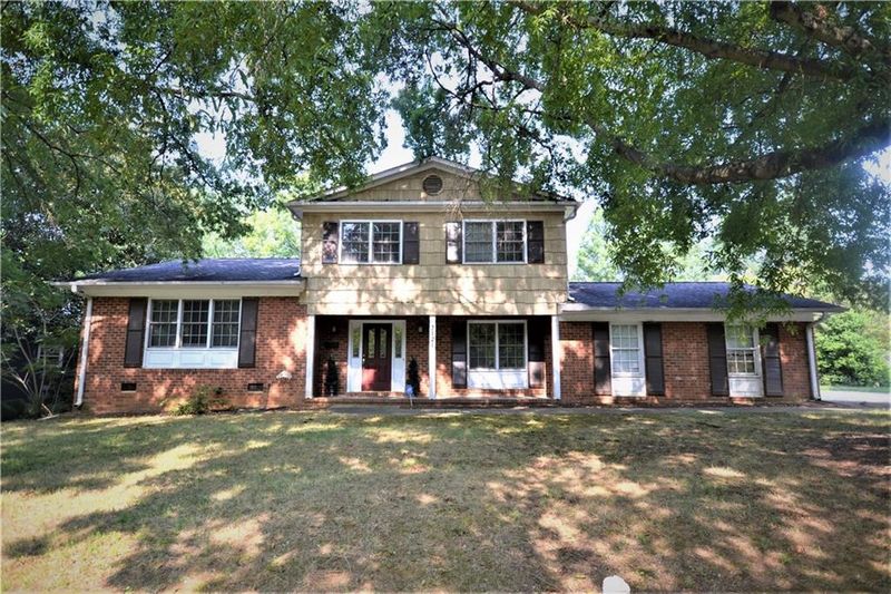 3121 Truitt Dr, Burlington, NC 27215