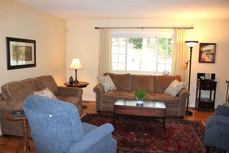 3125 Huntleigh Dr, Raleigh, NC 27604