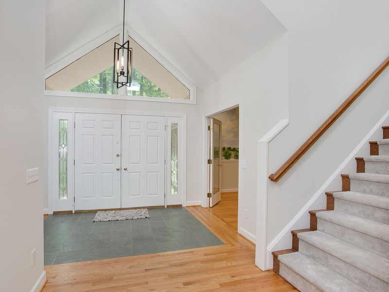 313 Azalea Dr, Chapel Hill, NC 27517