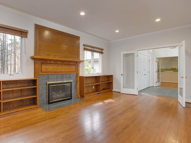 313 Azalea Dr, Chapel Hill, NC 27517