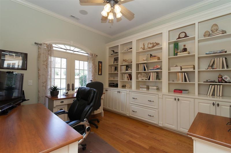 313 Flint Point Ln, Holly Springs, NC 27540