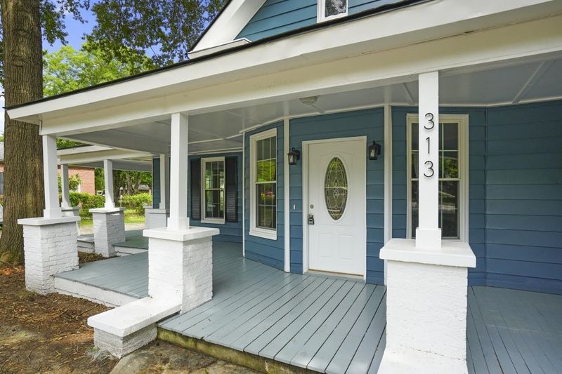 313 W Gannon Ave, Zebulon, NC 27597