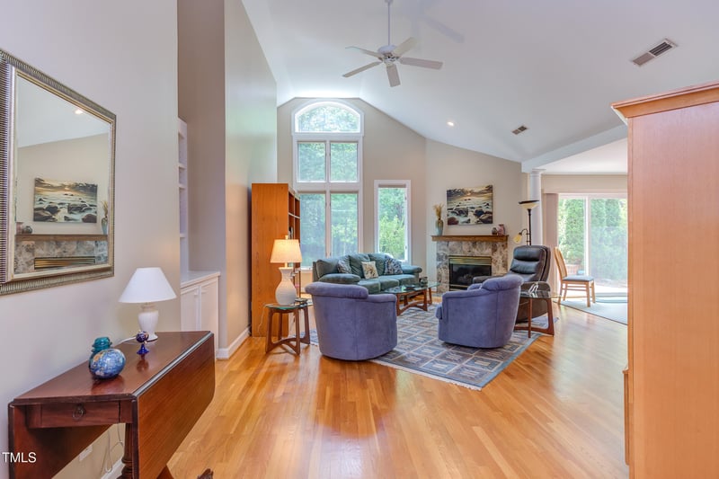 313 Helmsdale Dr, Chapel Hill, NC 27517