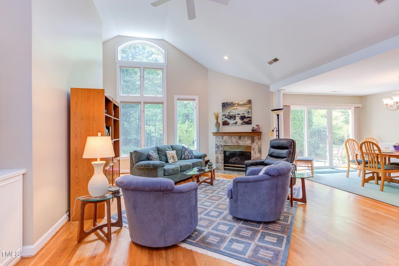 313 Helmsdale Dr, Chapel Hill, NC 27517