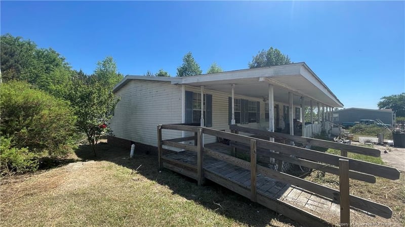 313 Longhill Dr, Fayetteville, NC 28311