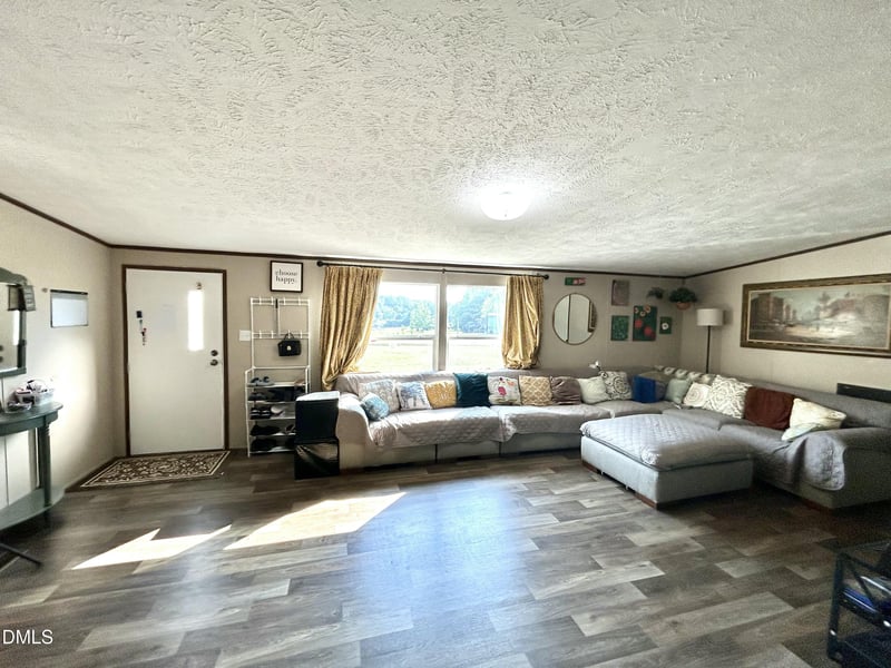313 Old Country Ln, Selma, NC 27576