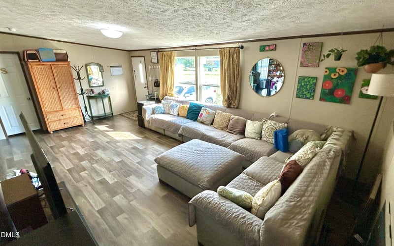 313 Old Country Ln, Selma, NC 27576