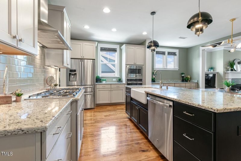 313 Quaker Meadows Ct, Holly Springs, NC 27540