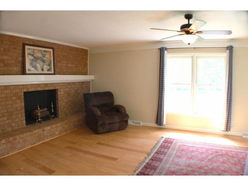 3134 Forestdale Dr, Burlington, NC 27215
