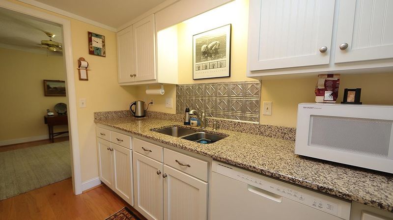 3137 Morningside Dr, Raleigh, NC 27607