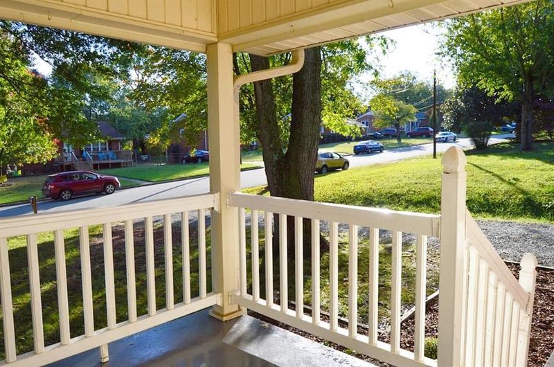 314 Meadowbrook Dr, Burlington, NC 27215