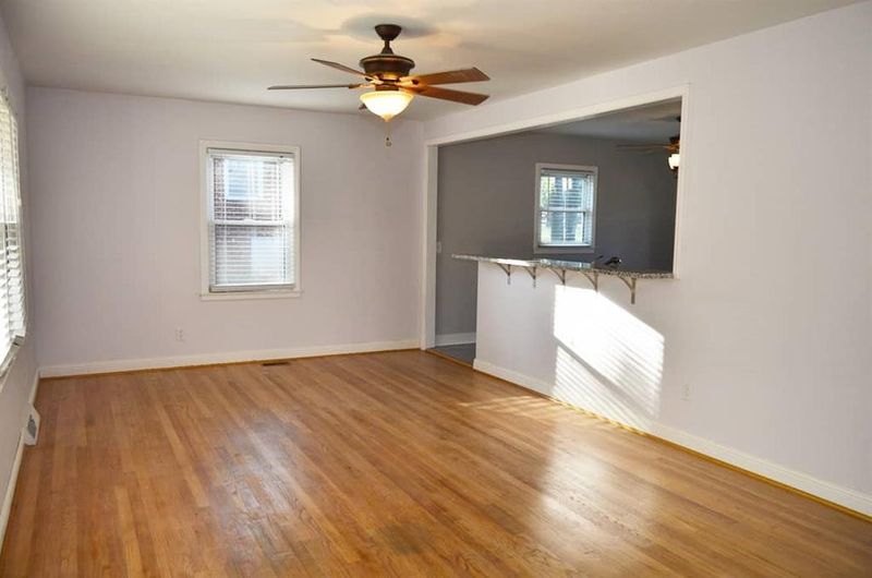 314 Meadowbrook Dr, Burlington, NC 27215