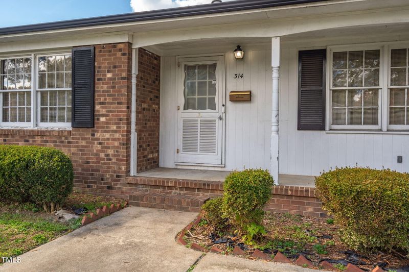 314 Shadowbrook Dr, Burlington, NC 27215