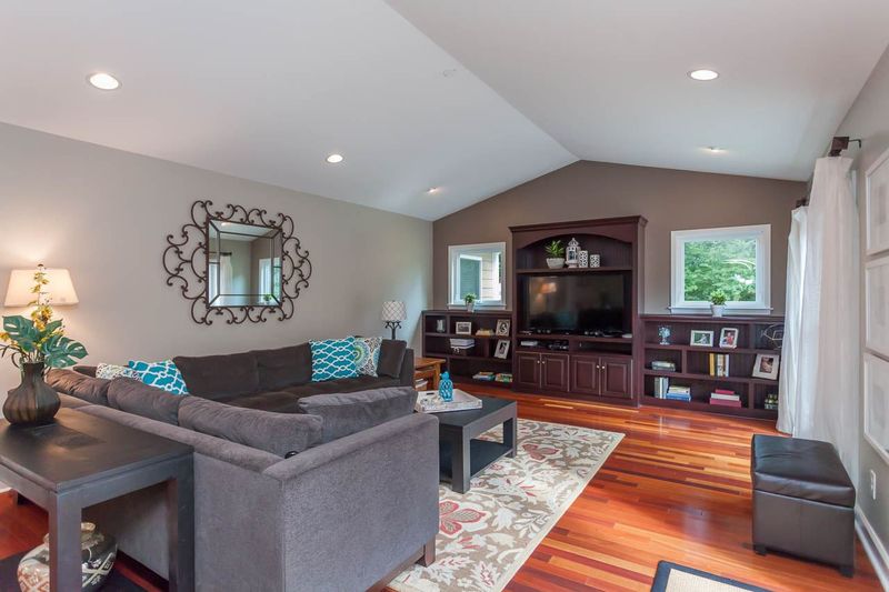 3145 Merrianne Dr, Raleigh, NC 27607