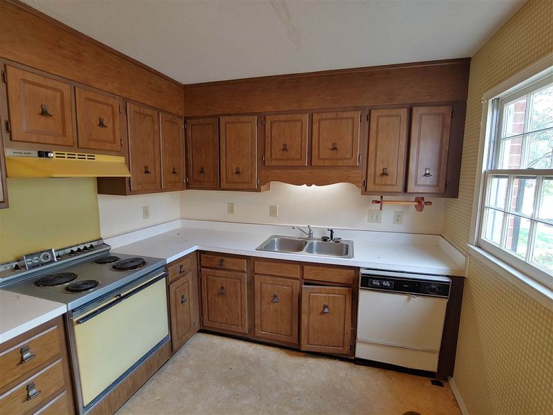 3145 Morningside Dr, Raleigh, NC 27607