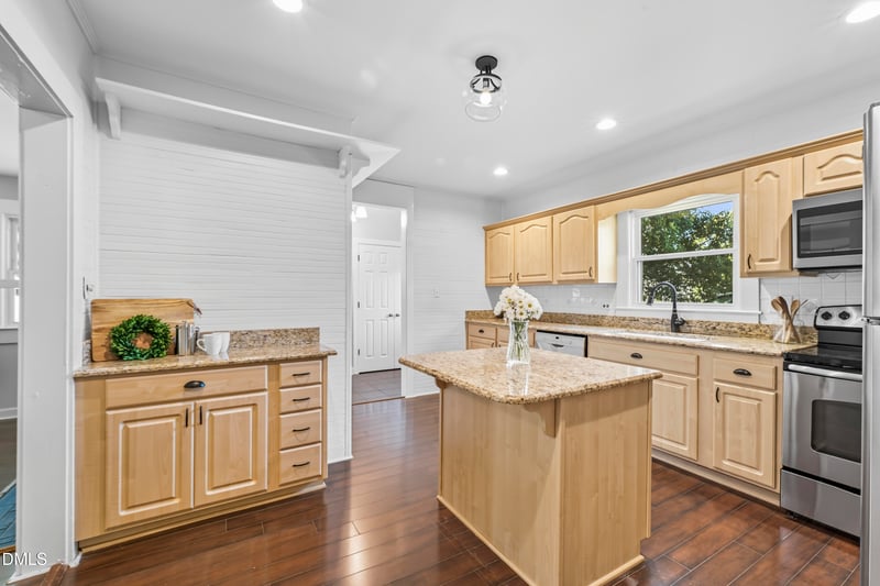 315 Barbour St, Clayton, NC 27520