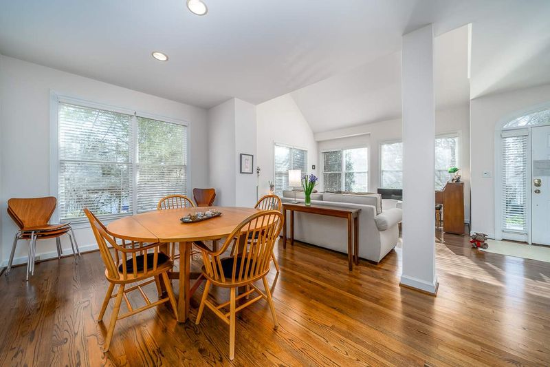 315 E Columbia Pl, Chapel Hill, NC 27516