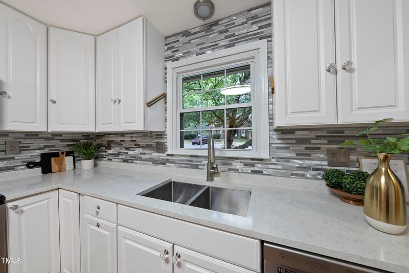 3152 Morningside Dr, Raleigh, NC 27607