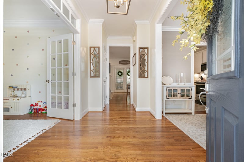 3153 Suncrest Village Ln, Raleigh, NC 27616