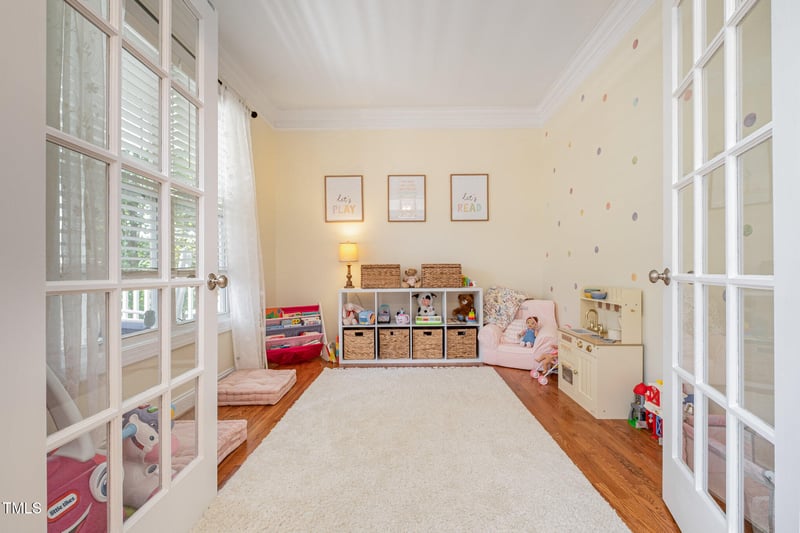 3153 Suncrest Village Ln, Raleigh, NC 27616