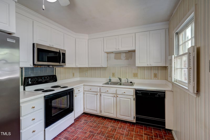 3158 Morningside Dr, Raleigh, NC 27607