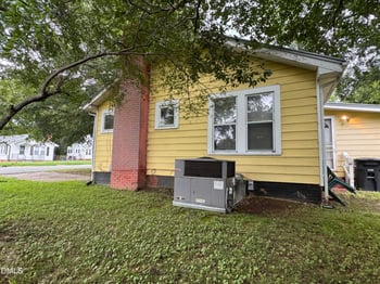 316 Atwater St, Burlington, NC 27215
