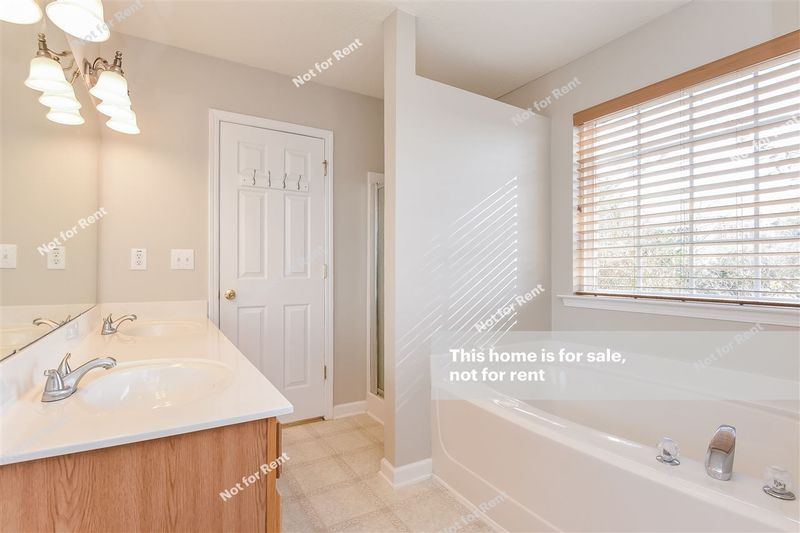 316 Holly Briar Dr, Fuquay Varina, NC 27526