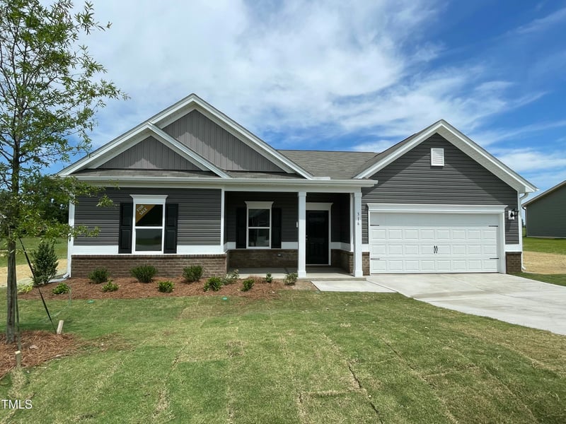 316 Olivia Crossing Ct #11, Four Oaks, NC 27524
