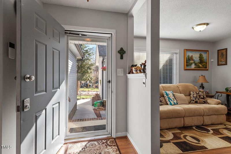 316 Trappers Run Dr, Cary, NC 27513