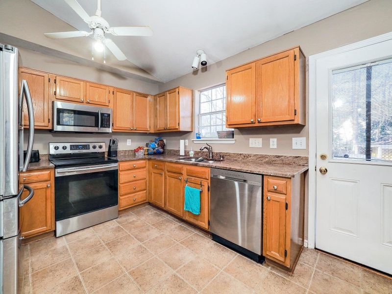 316 Wolfbridge Rd, Holly Springs, NC 27540