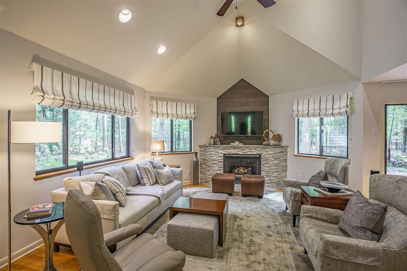 3160 Forest Knolls Dr, Chapel Hill, NC 27516