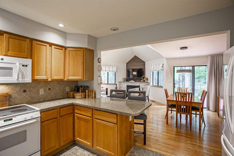 3160 Forest Knolls Dr, Chapel Hill, NC 27516