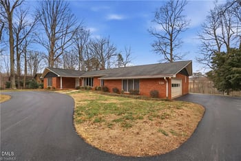 3160 Shaftesbury Ln, Winston Salem, NC 27105